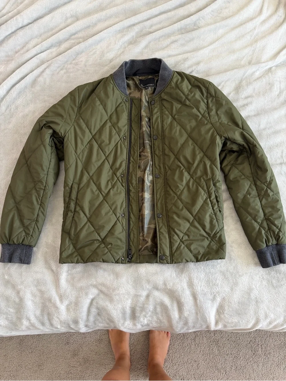 Banana Republic lightweight quilted